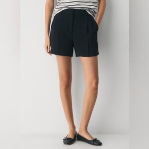 Aritzia Effortless Shorts in Black Crepe